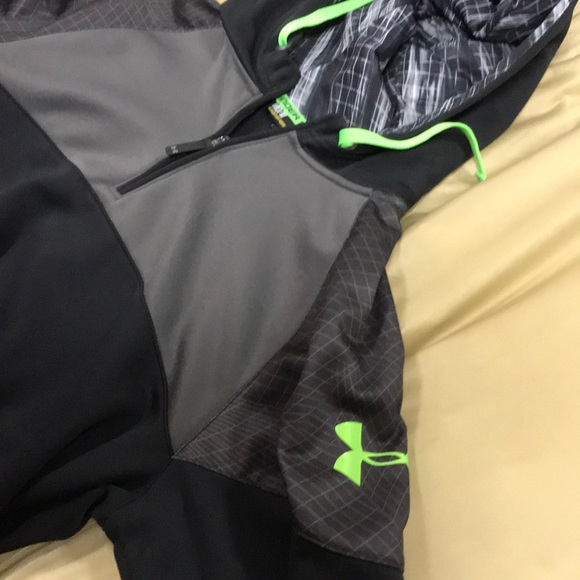 Sweatshirt - Picture 2 of 3